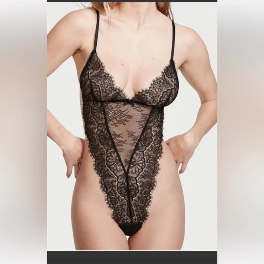 Victoria’s Secret Elegant Black Lace Bodysuit & 🎁Thong